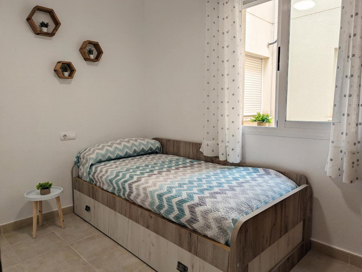 Apartamento Las Palmeras - Con Terraza, Barbacoa, Aire Acondicionado Y A 250M De La Playa! Los Alcazares Ngoại thất bức ảnh
